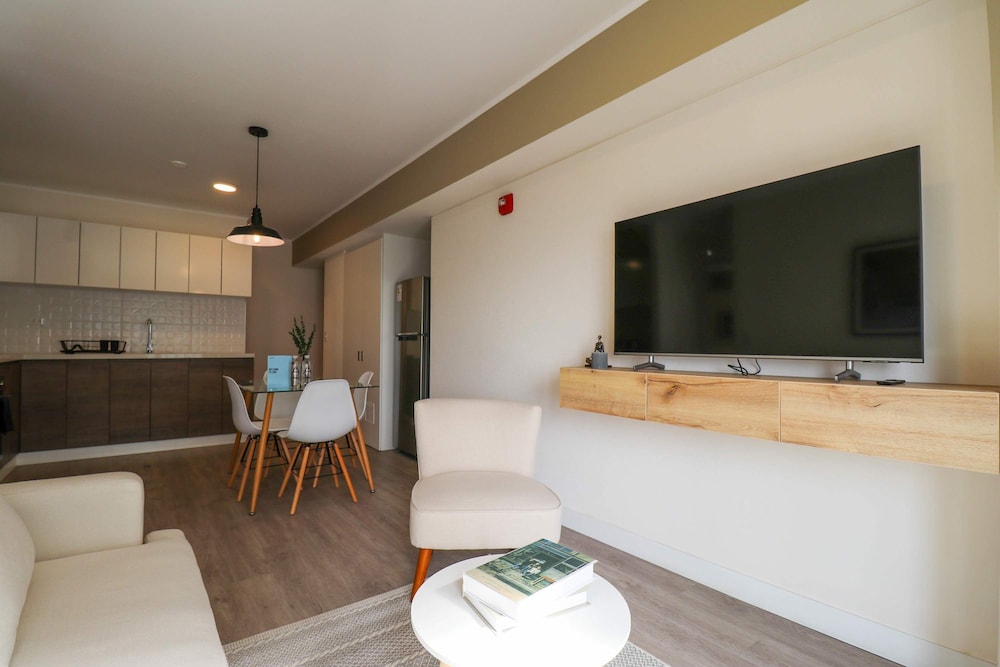w Exceptional 2BR w Balcony in Barranco