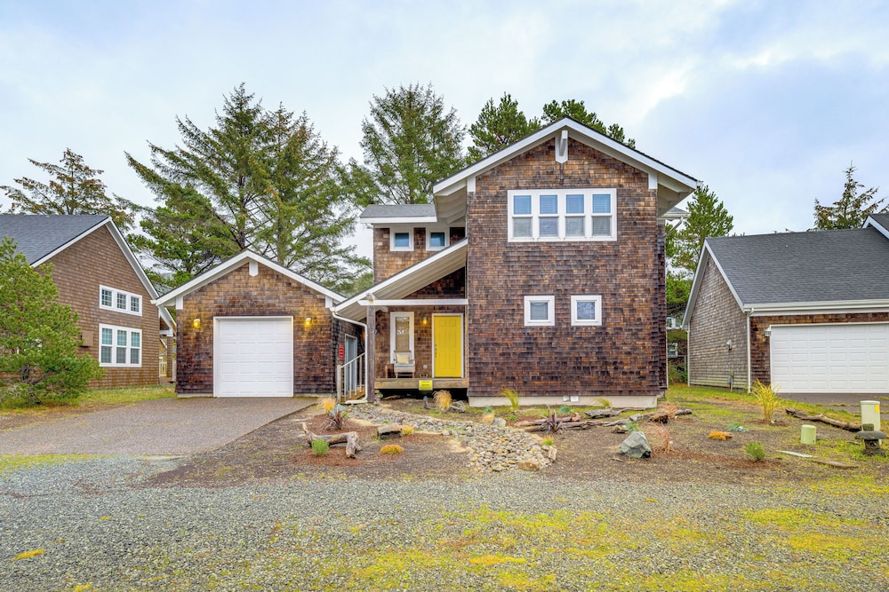 Rockaway Beach Home w/ Hot Tub: 4 Blocks to Beach! view 5