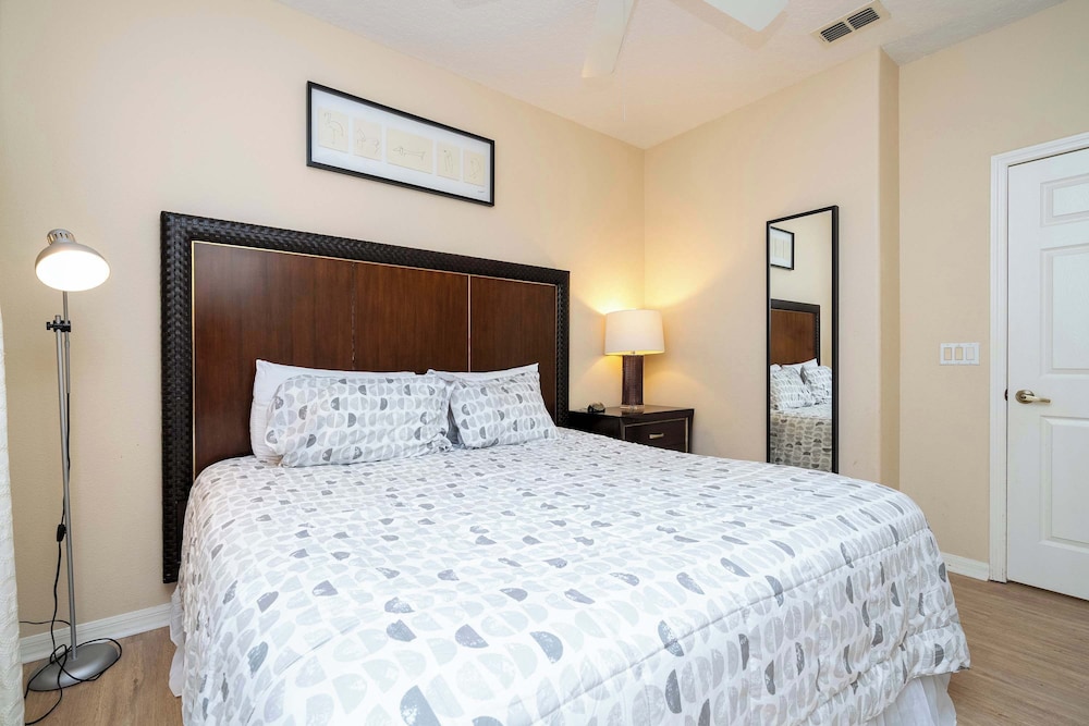 Family Villa w Pool Spa Game Room Near Disney
