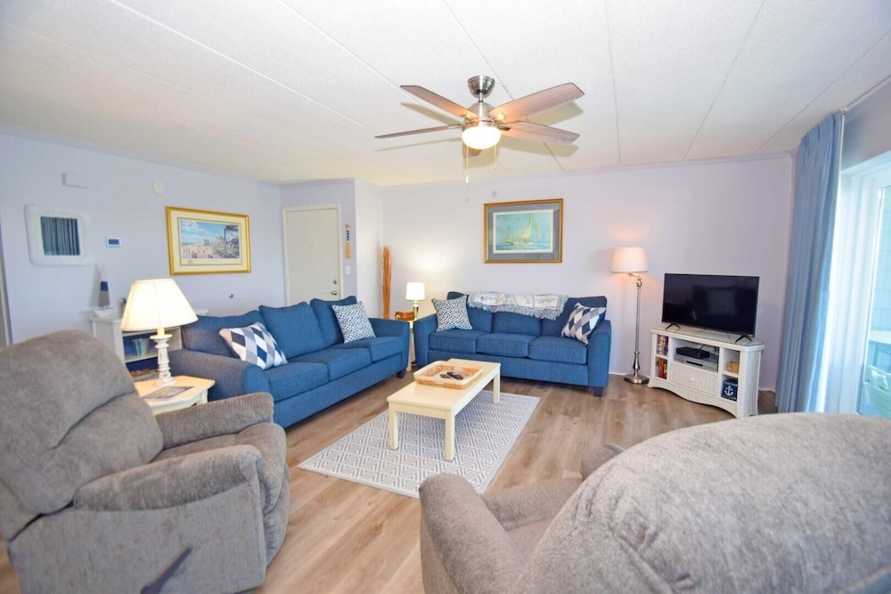 Harbour Island 303L 2 Bedroom Condo by RedAwning view 3