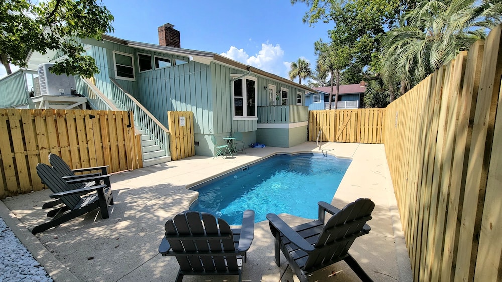Peach on the Beach by Tybee Vacation Rentals