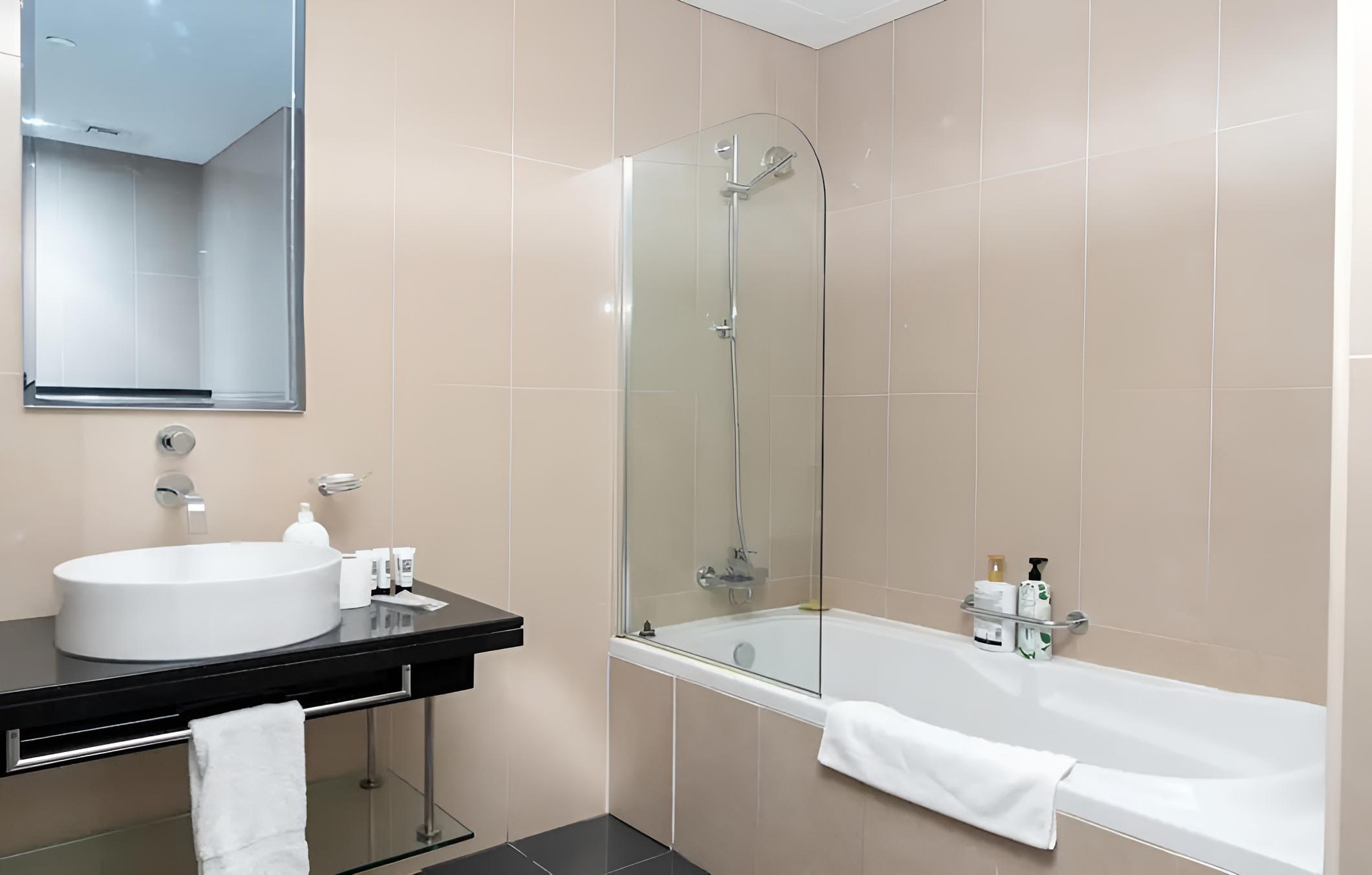 Cozy 2bdr in Jumeirah Lakes Towers