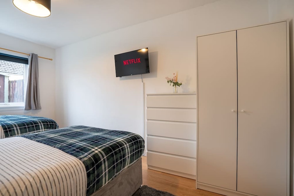 2 Bed Bungalow - Free Parking
