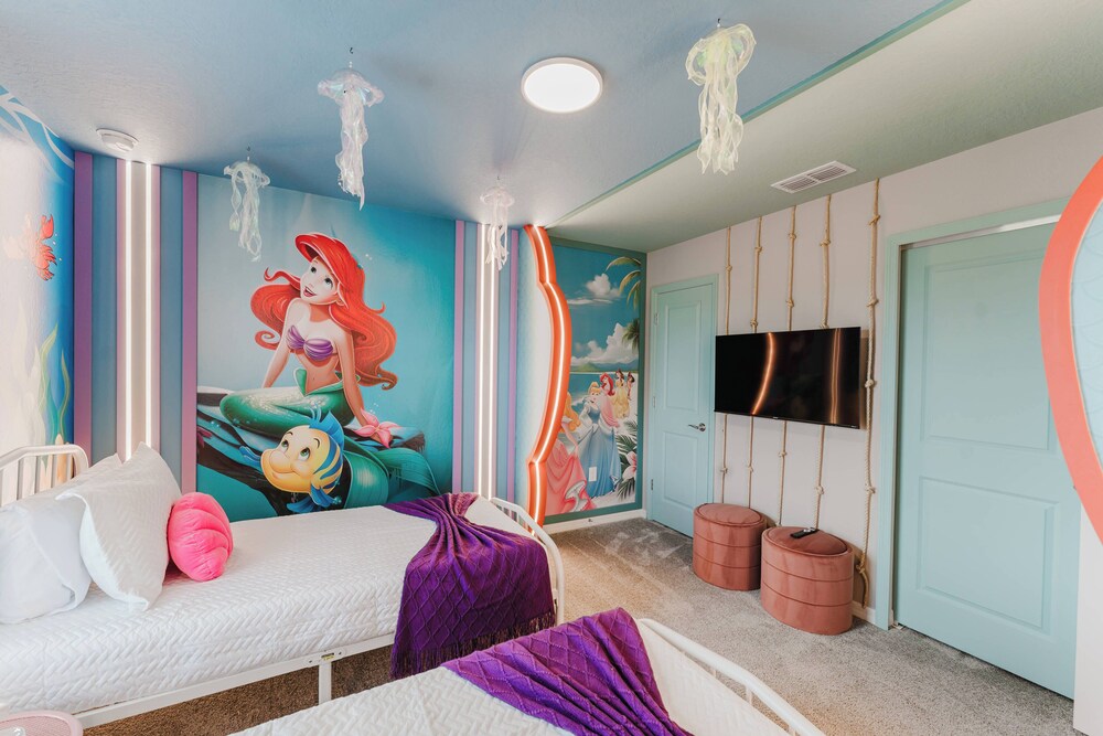 Stunning 8BR Pool Gameroom Minutes to Disney
