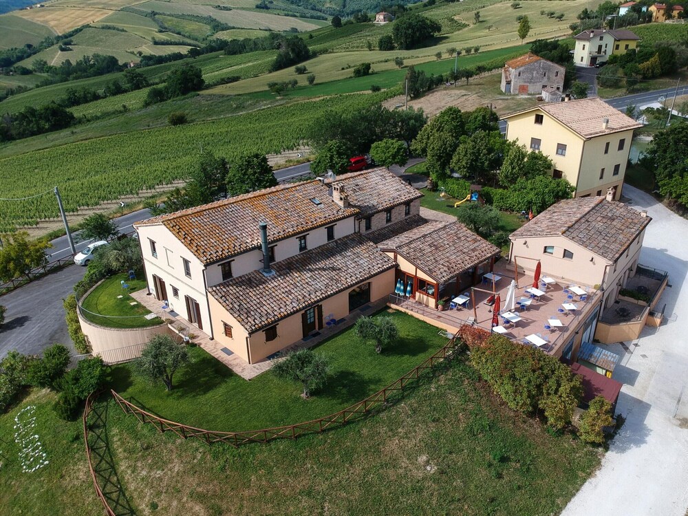 Farmhouse in Marche With Pool & Wine Tours