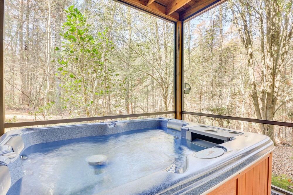 Hot Tub & Game Room: Blue Ridge Getaway