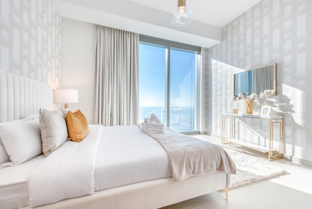 Exclusive Sea View Apartment on the Arabian Gulf