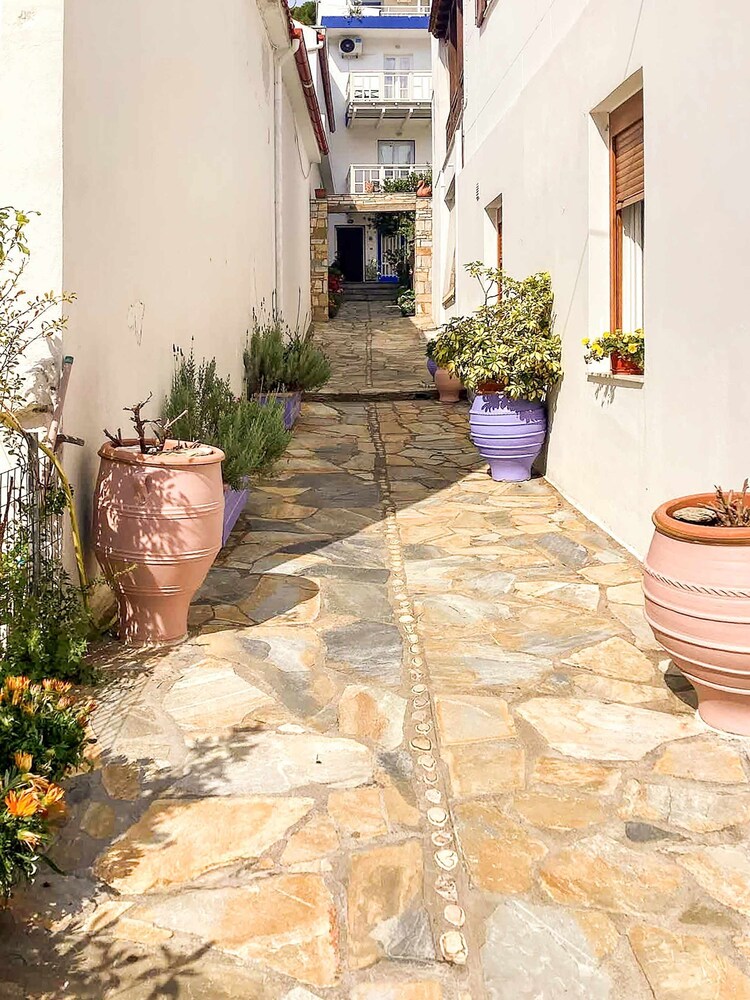 Dinas Apartment - Alonnisos Summer Haven