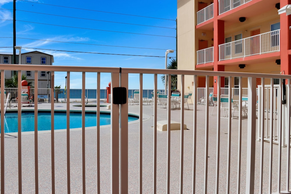 Paradise Shores 105