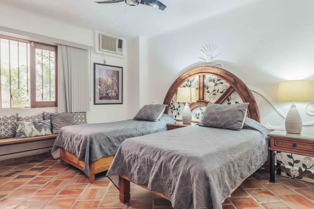 Ocean View 2Br Condo-balcony-beach-pool VDS 111