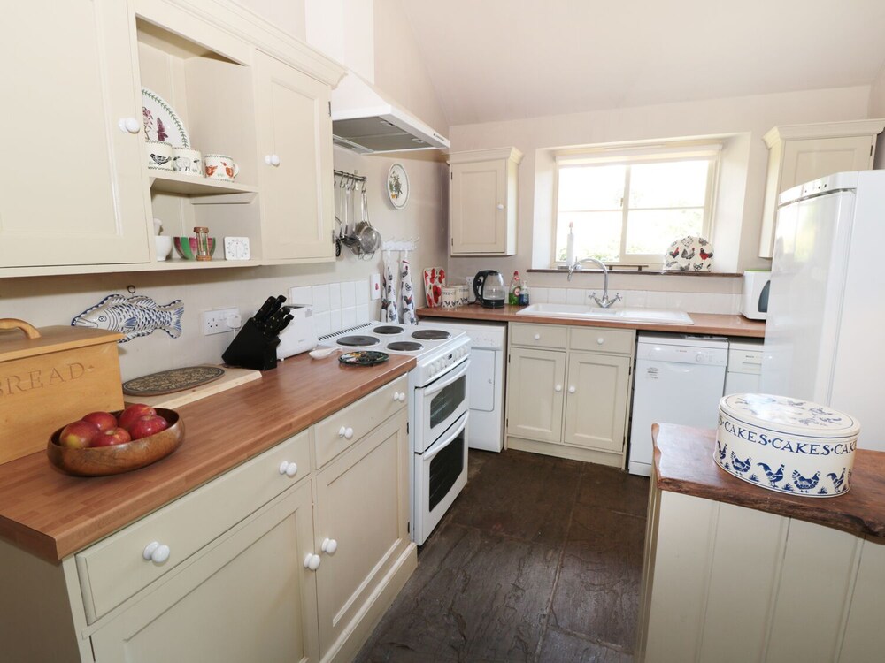 Henhouse Cottage view 5