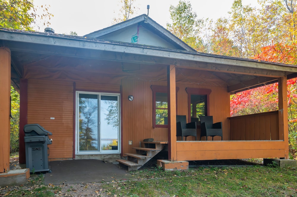 Lakepoint Cottage Resort