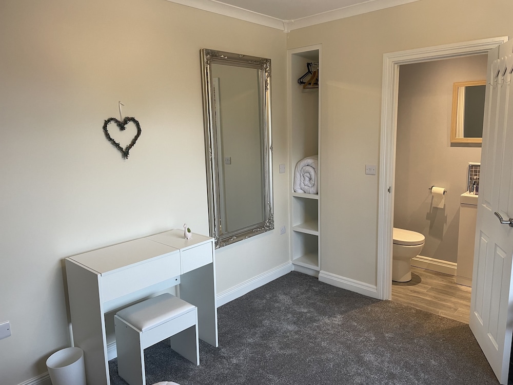 Beautiful 3-bed House in Sunny Killough Down view 4