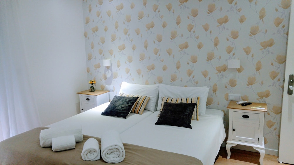 Lisbon Terrace Suites Apartment for Large Groups with Amazing Terrace