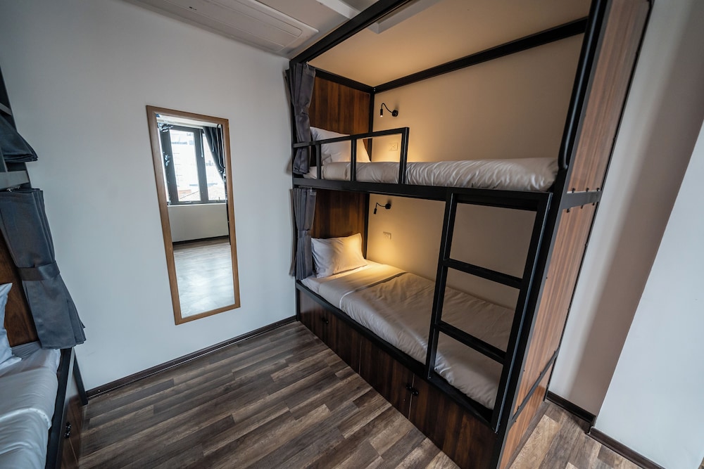 Mad Monkey Hanoi - Hostel