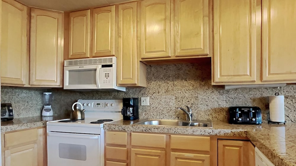 3 Outdoor Spas, Pool, Sauna and Free WiFi and Parking - Unit 531 at 1849 Condos - Slopeside by RedAwning