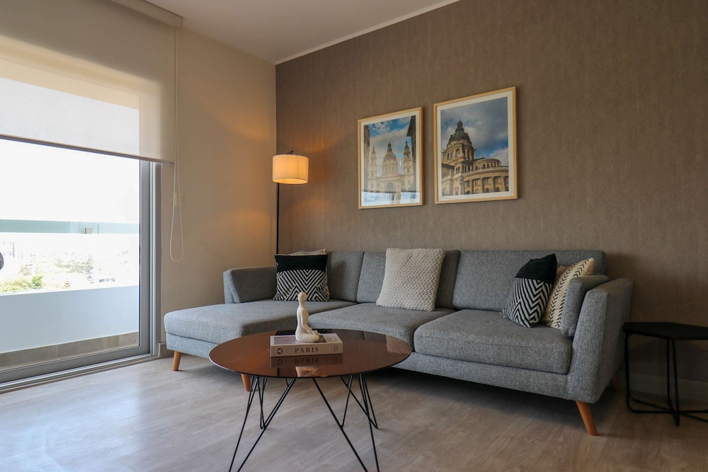 w Comfy 2BR w Park View in Miraflores