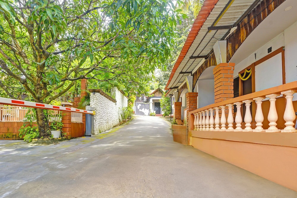 Fabhotel Baga Village Home