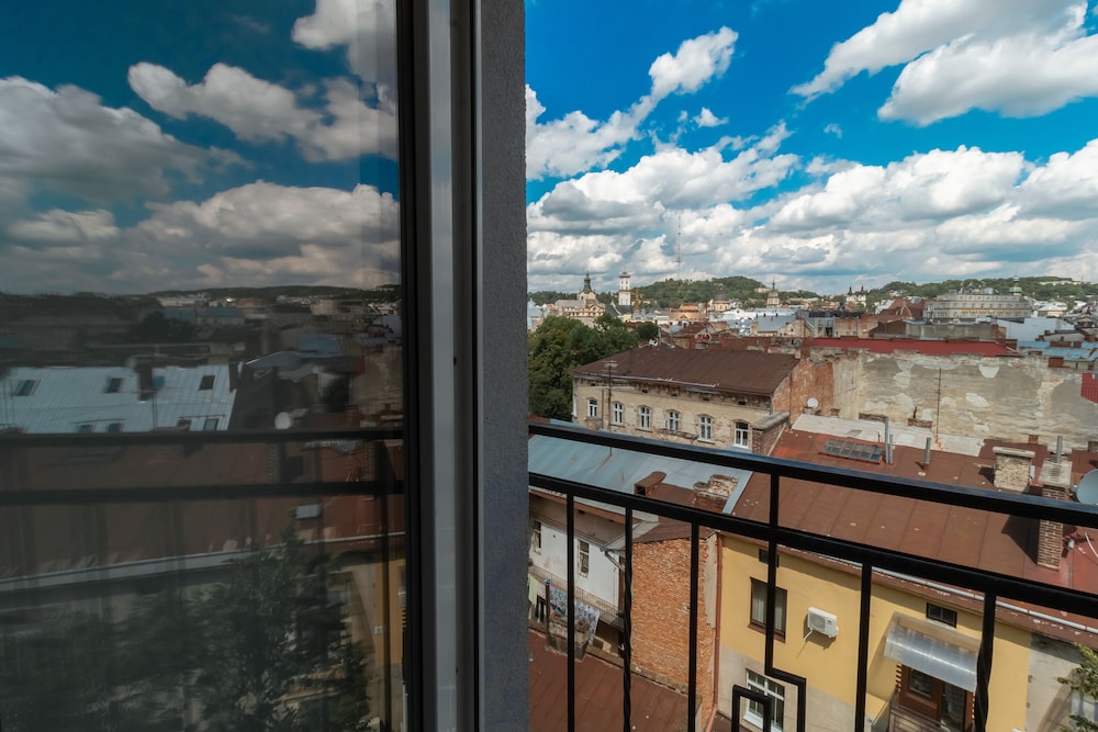 Stories Hub en Lviv — balance & terrace