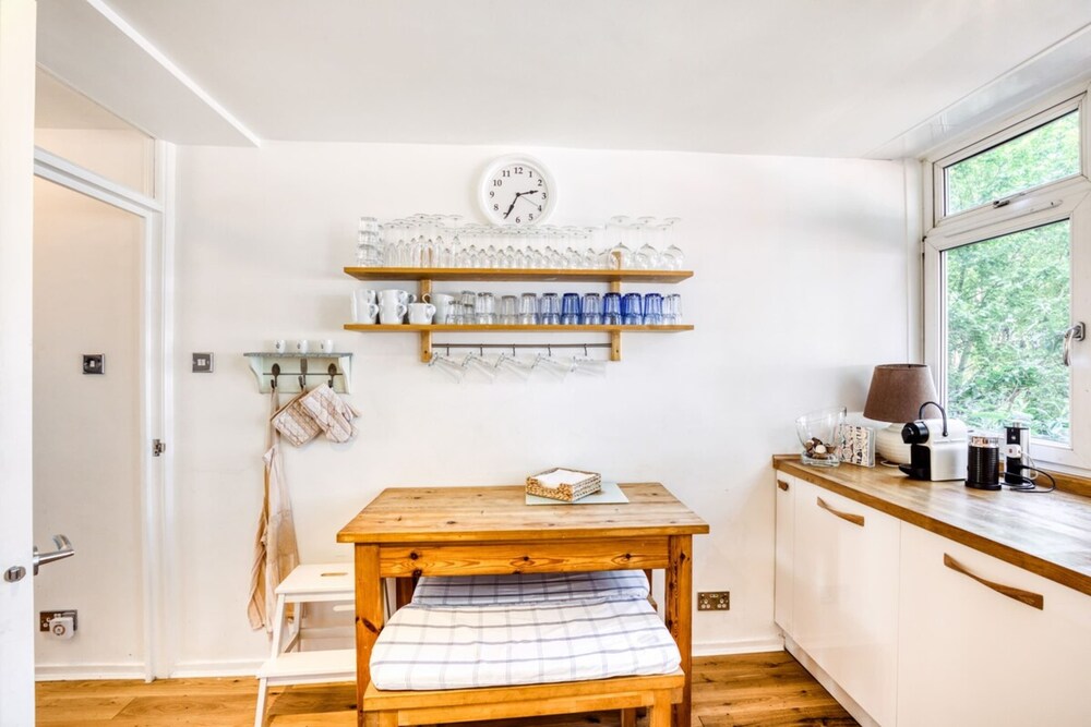 Homely 4 Bedroom House in Brixton