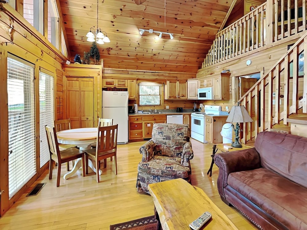 Hugs 'N Kisses by Jackson Mountain Rentals