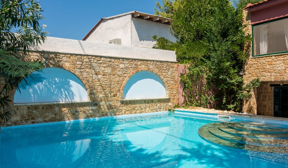 Maria Elena Villas