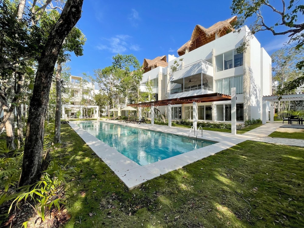 Unique Condo in Aldea Zama Sublime Shared Pools Sun Loungers Lovely Private Balcony