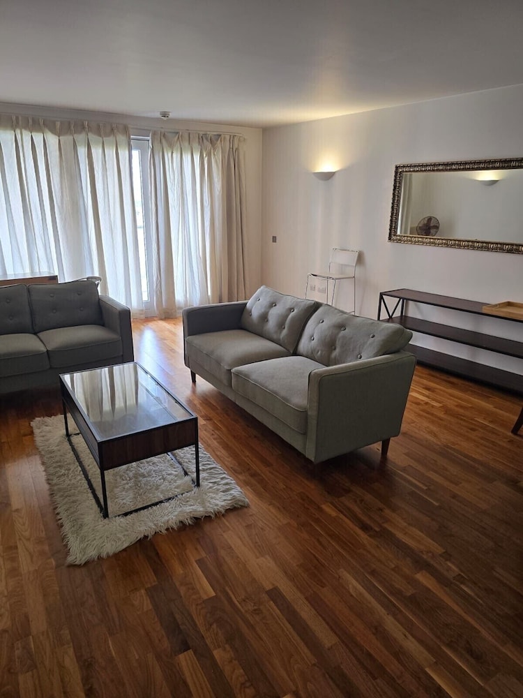2 Bed Apartment Central London Canary Wharf