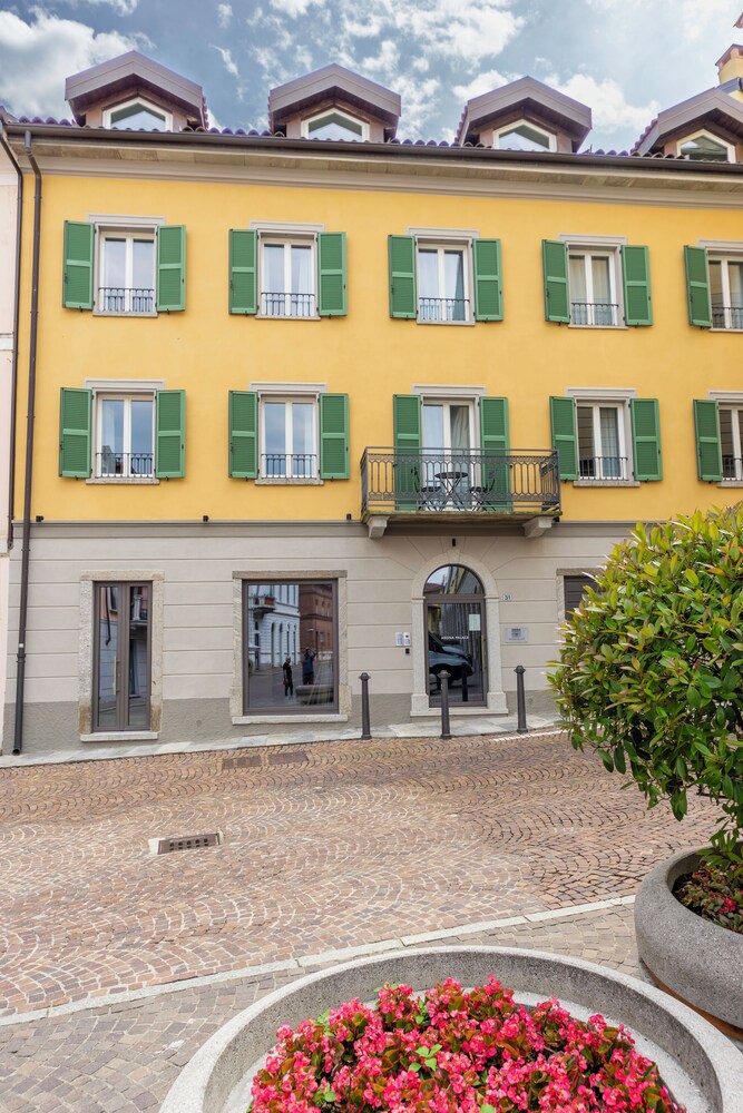 Arona Palace