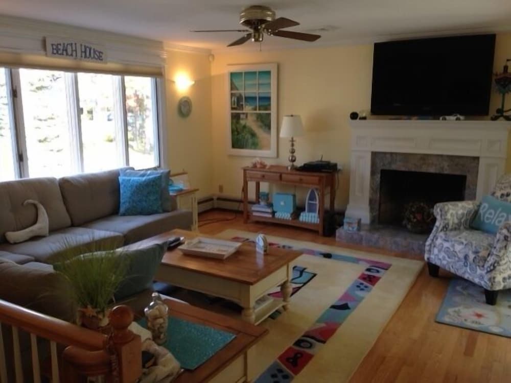 Charming East Falmouth Home: Walk to Private Beach