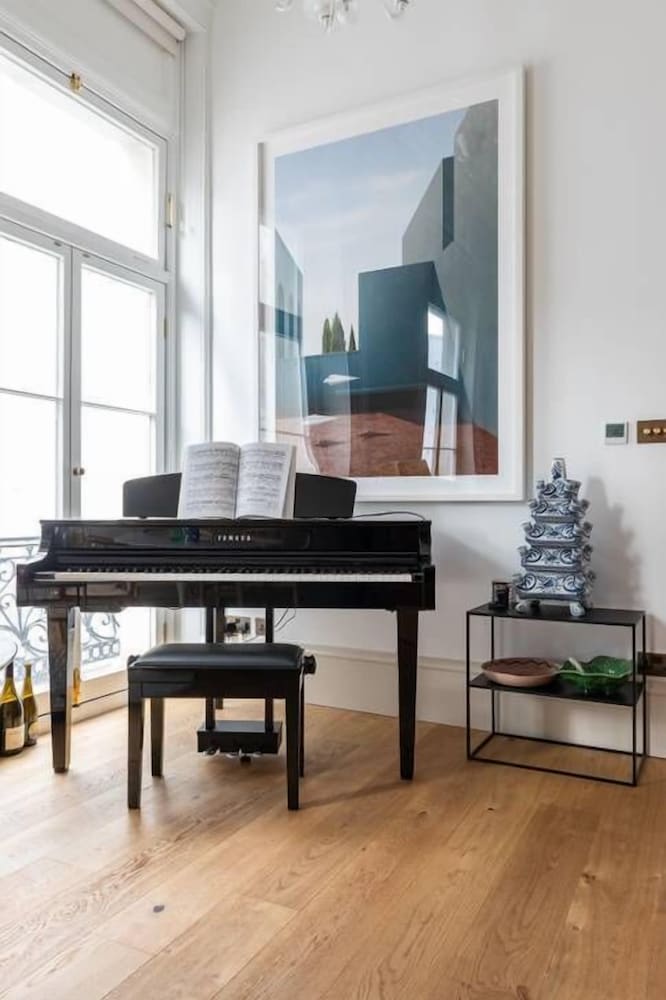 Spring Gardens by Onefinestay