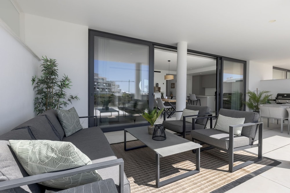 Stylish Apartment With Large Terrace in Higueron