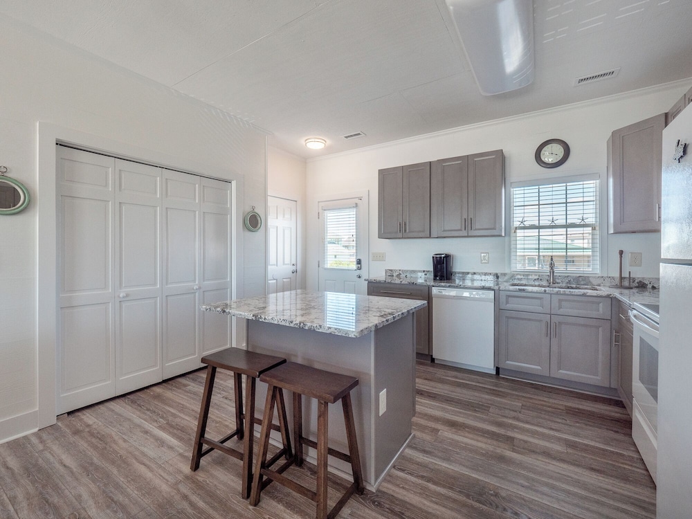 Green Dolphin by Topsail Realty