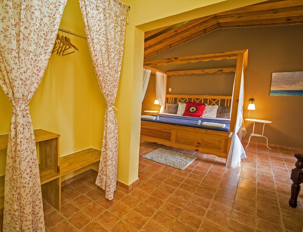 Villas del Lago Lake Resort & Campground