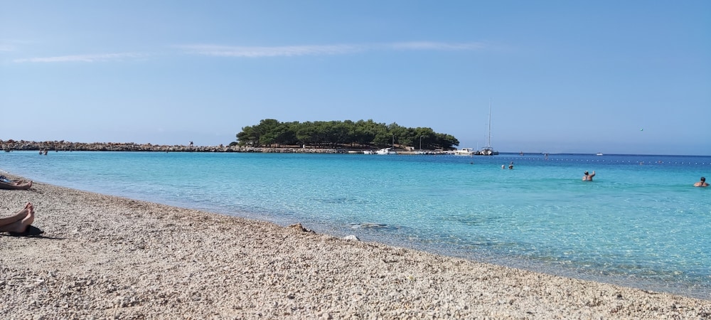 Stunning 2-bed House in Jezera With Sea Views
