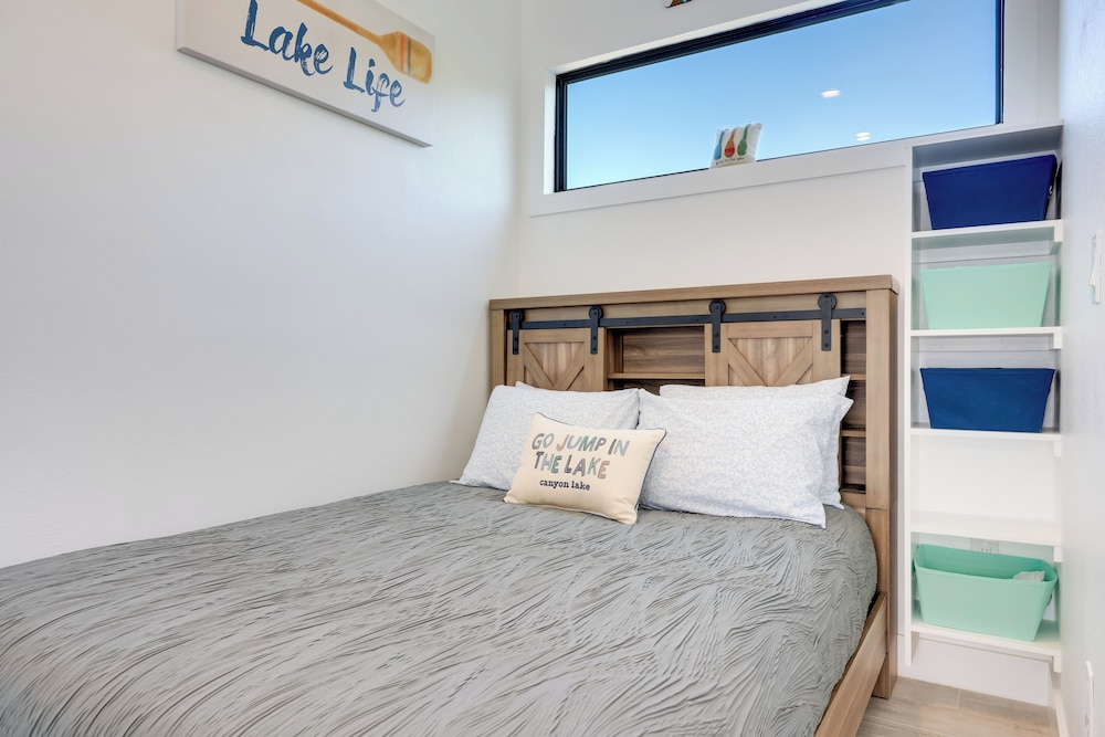 Cozy Canyon Lake Studio w/ Forest & Creek Views!