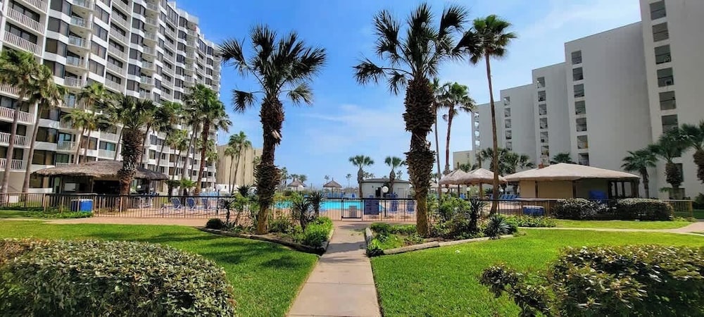 Beachfront Hotspot - New Furnishings - Pool - 1st Floor