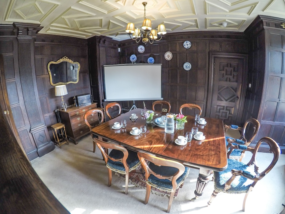 Abbots Oak Manor
