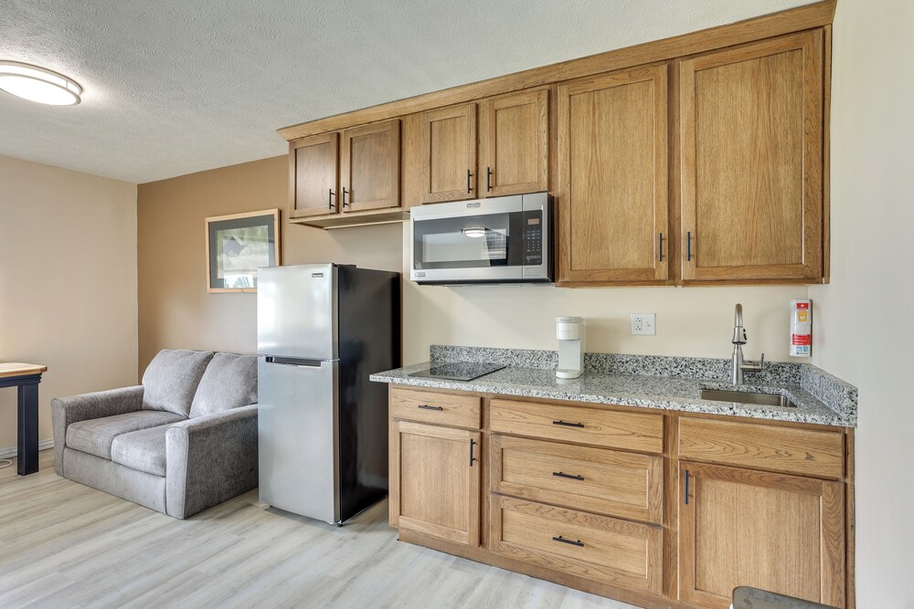 Walk to Ocu, Golf: Updated Oakland City Studio!