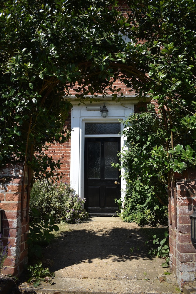 At the Farmhouse Hunters Hall