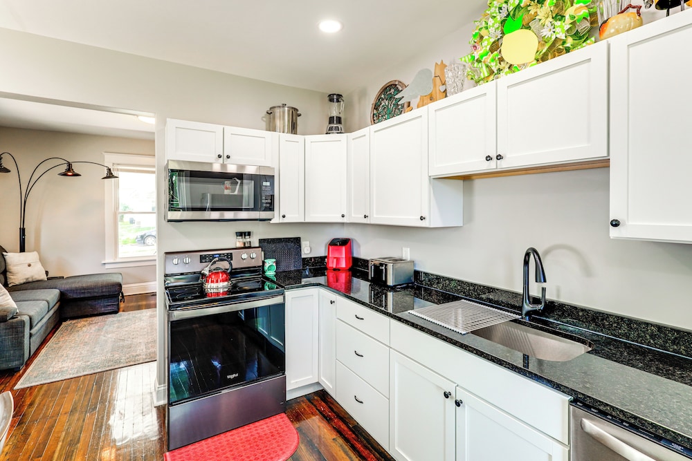 4 Mi to Dtwn Omaha: Spacious Home w/ Fenced Yard!