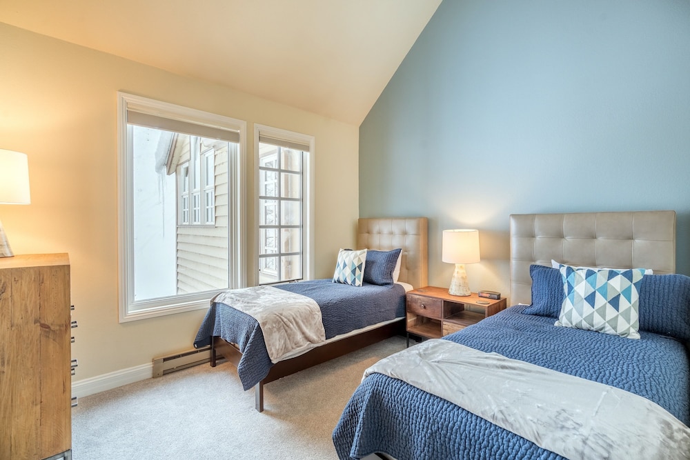 Etta Place Too 113 by Avantstay Close to Town The Slopes In Complex w Communal Pool Hot Tub