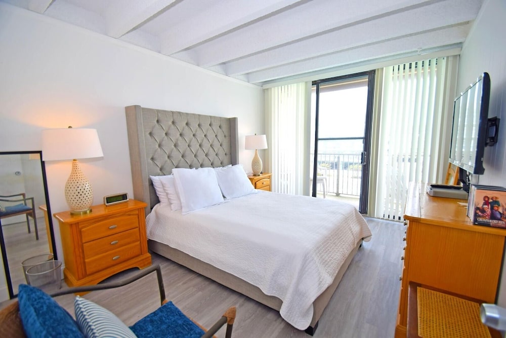 Jada 2b 1 Bedroom Condo by RedAwning view 3
