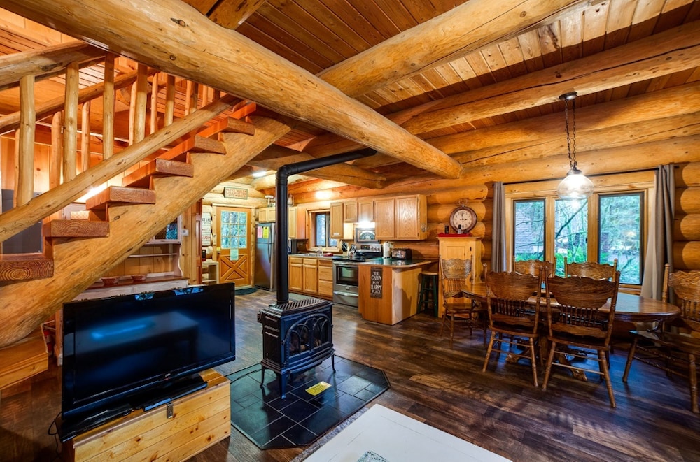 Snowline Cabin 10 - Log Cabin at its Best Free Wi-fi view 2