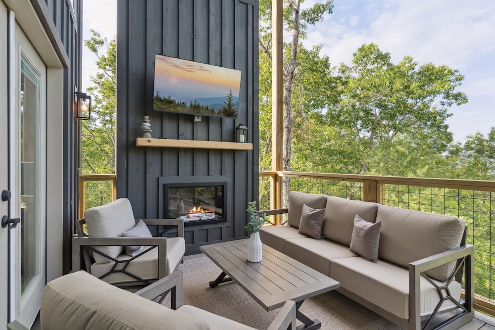 Golden Oaks Cabin 3 Bedroom Home