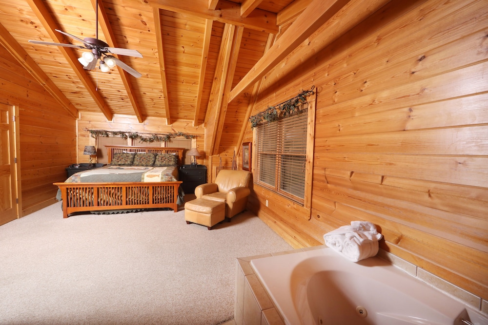 Mountain Sunrise - Five Bedroom Cabin view 4