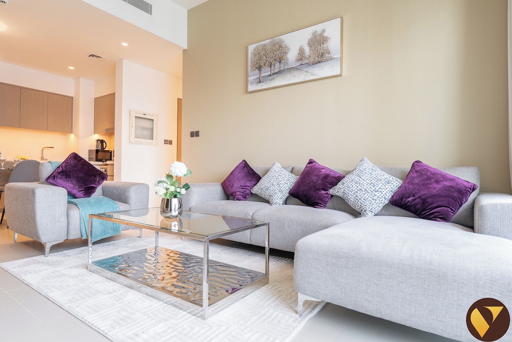 Luxury 2BR in ACT 1 Near Dubai Mall