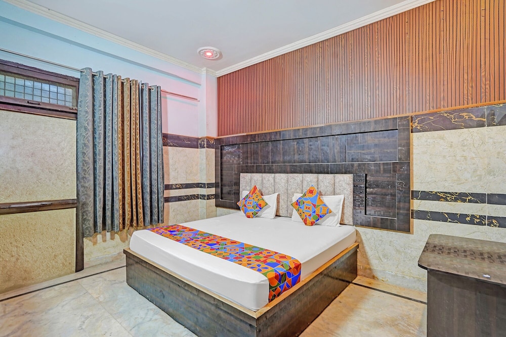 Fabhotel Radha Palace