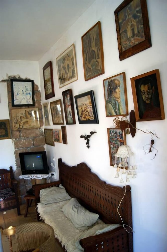 Guest House Gallery