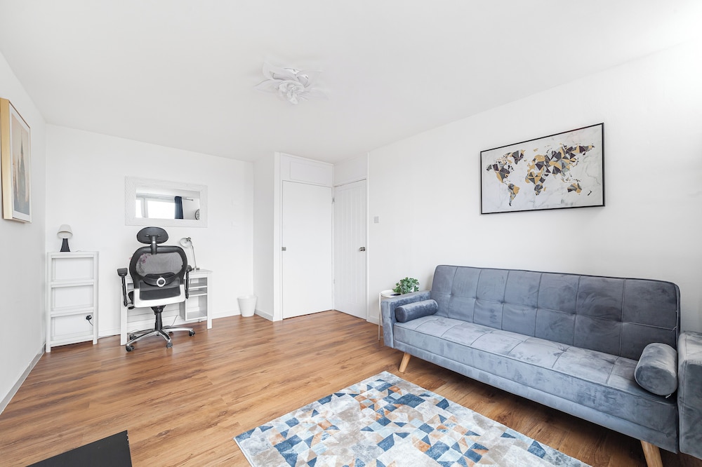 Modern Living In Stylish 3bed Flat